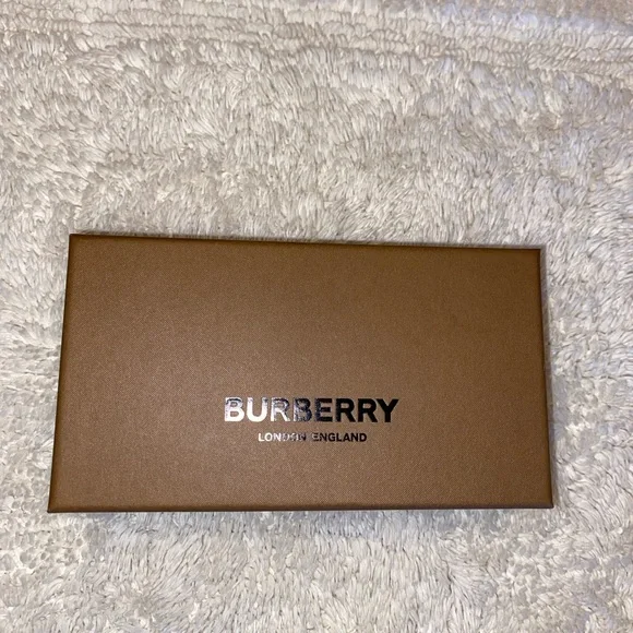 Burberry London England Gift Box - Picture 1 of 4